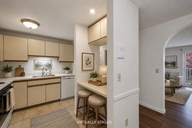 5 Timberwood Dr Unit 208, Goffstown, NH 03045