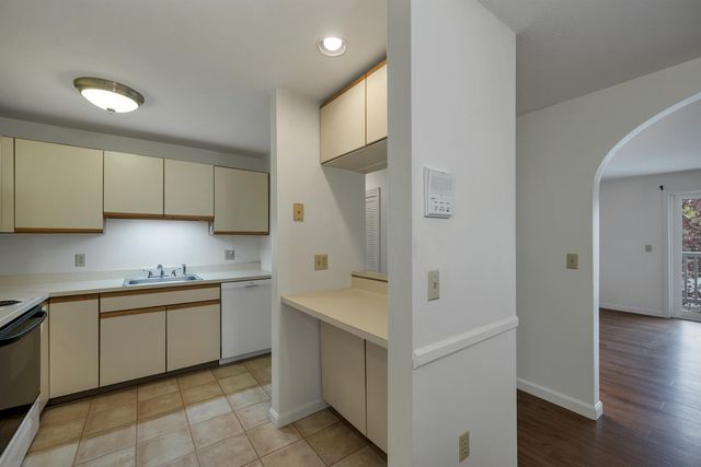 5 Timberwood Dr Unit 208, Goffstown, NH 03045
