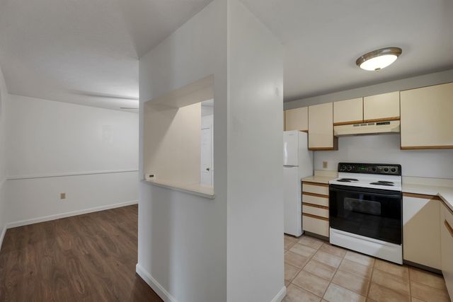 5 Timberwood Dr Unit 208, Goffstown, NH 03045