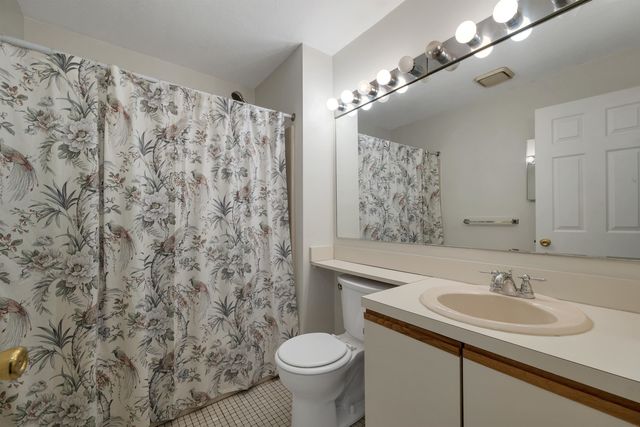 5 Timberwood Dr Unit 208, Goffstown, NH 03045