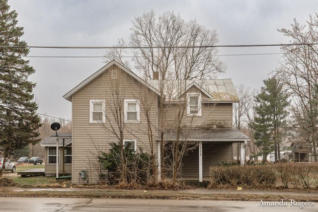 926 E Main Street SE, Lowell, MI 49331