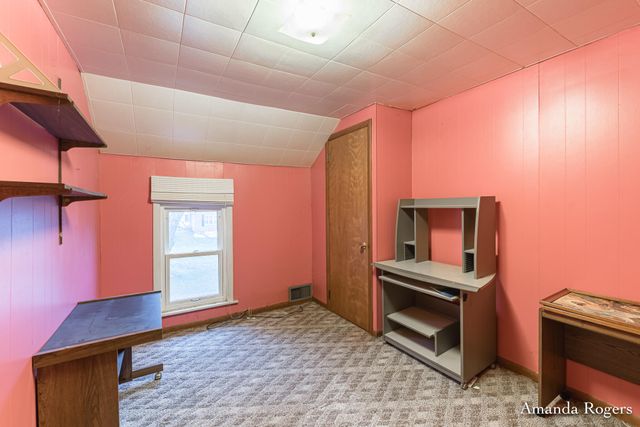 926 E Main Street SE, Lowell, MI 49331