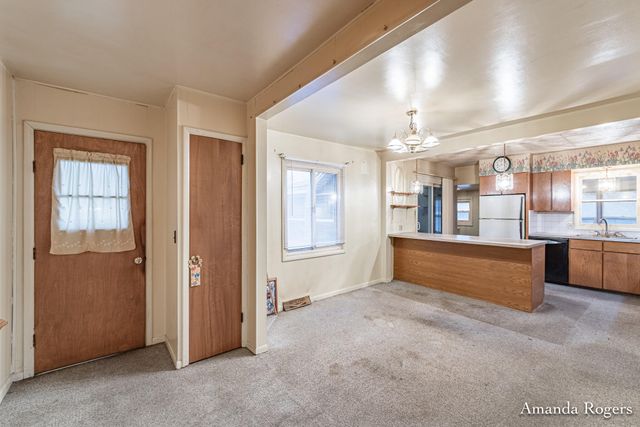 926 E Main Street SE, Lowell, MI 49331