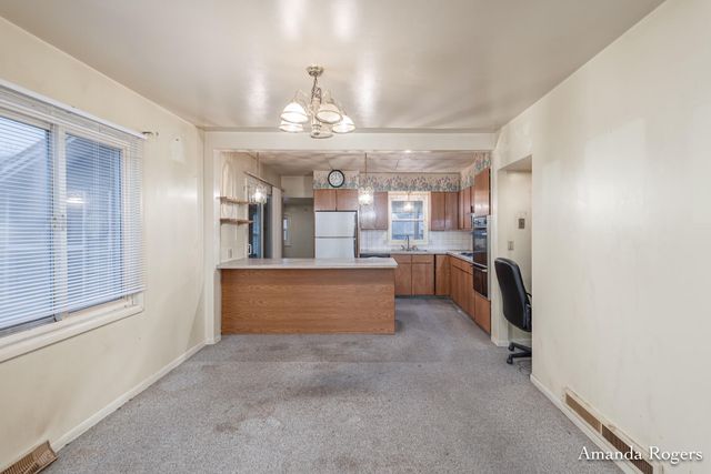 926 E Main Street SE, Lowell, MI 49331