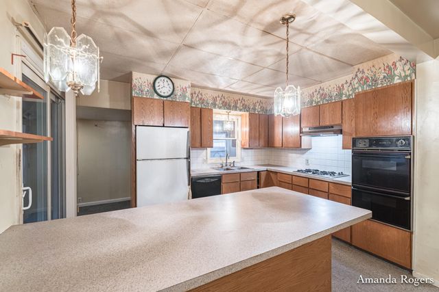 926 E Main Street SE, Lowell, MI 49331