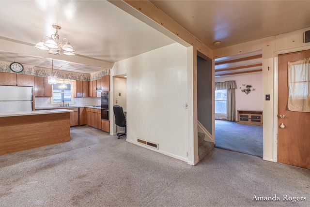 926 E Main Street SE, Lowell, MI 49331