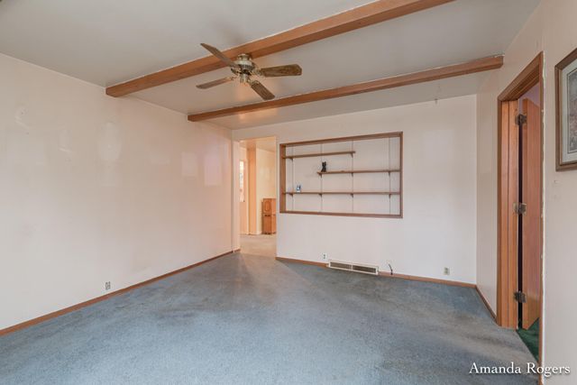 926 E Main Street SE, Lowell, MI 49331