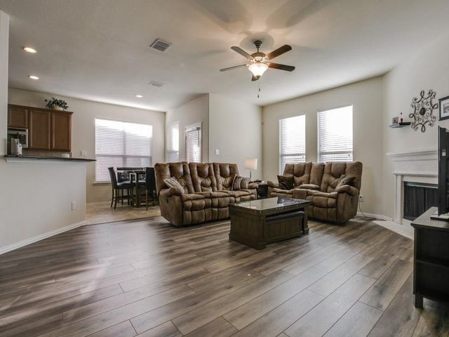 512 Anchor Way, Crowley, TX 76036