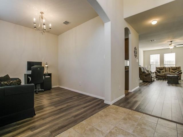 512 Anchor Way, Crowley, TX 76036