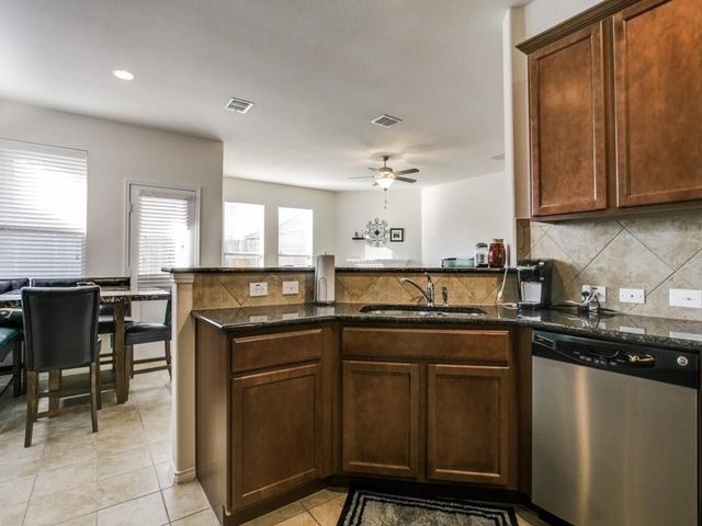 512 Anchor Way, Crowley, TX 76036