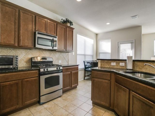 512 Anchor Way, Crowley, TX 76036