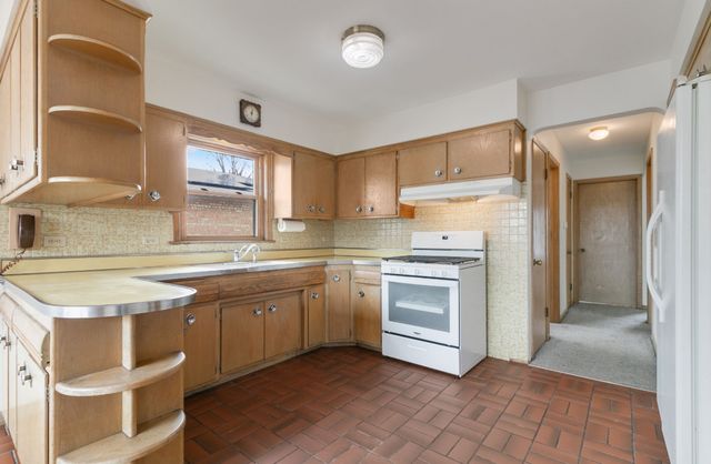 9534 S Sacramento Avenue, Evergreen Park, IL 60805