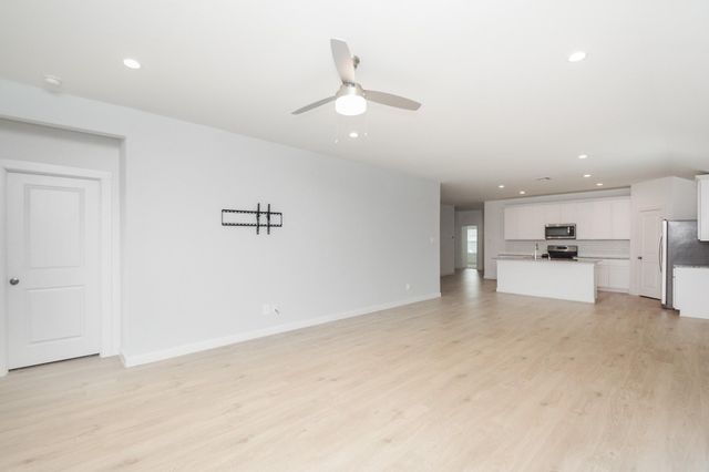 1035 Vista Pointe Drive, Fresno, TX 77545