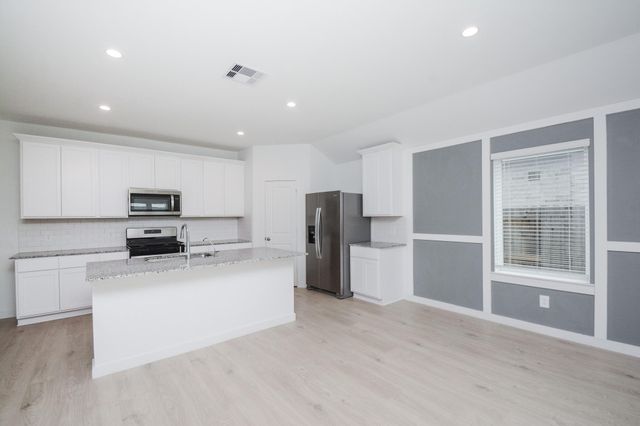 1035 Vista Pointe Drive, Fresno, TX 77545