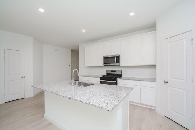1035 Vista Pointe Drive, Fresno, TX 77545