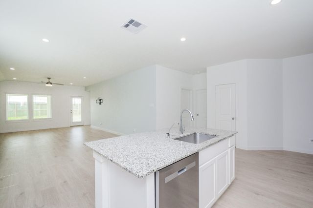 1035 Vista Pointe Drive, Fresno, TX 77545