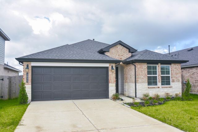 1035 Vista Pointe Drive, Fresno, TX 77545