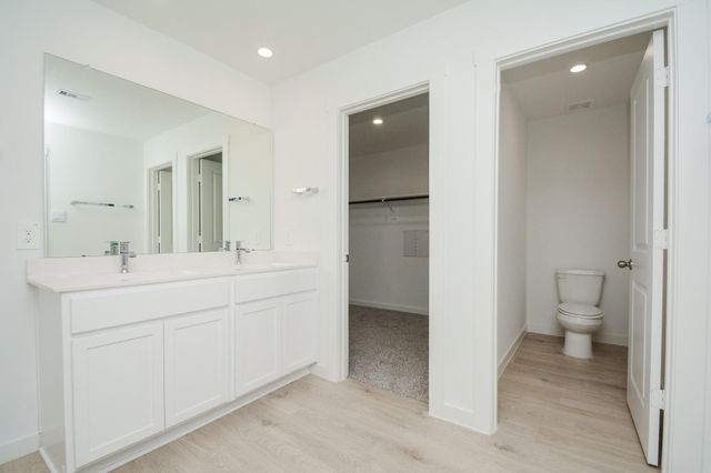 1035 Vista Pointe Drive, Fresno, TX 77545