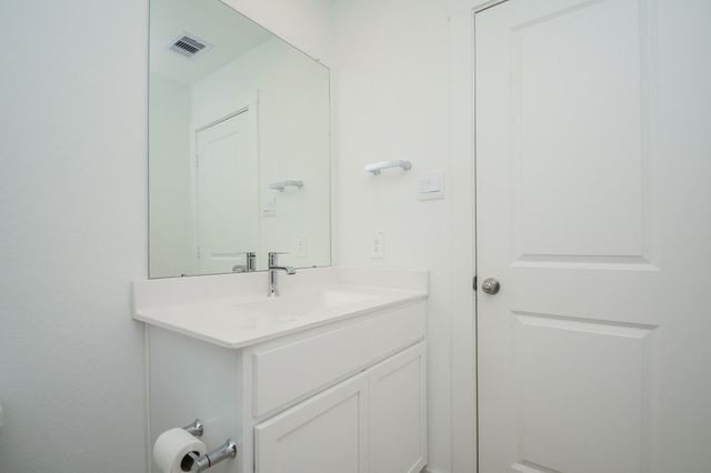 1035 Vista Pointe Drive, Fresno, TX 77545