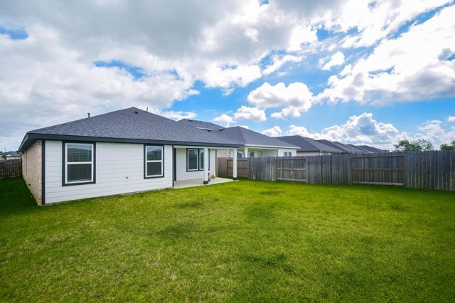 1035 Vista Pointe Drive, Fresno, TX 77545