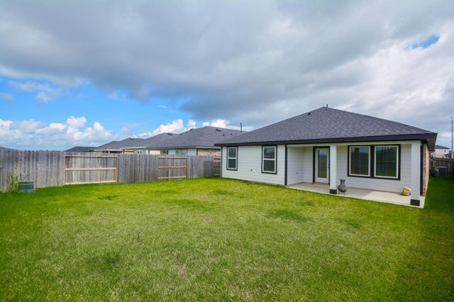 1035 Vista Pointe Drive, Fresno, TX 77545