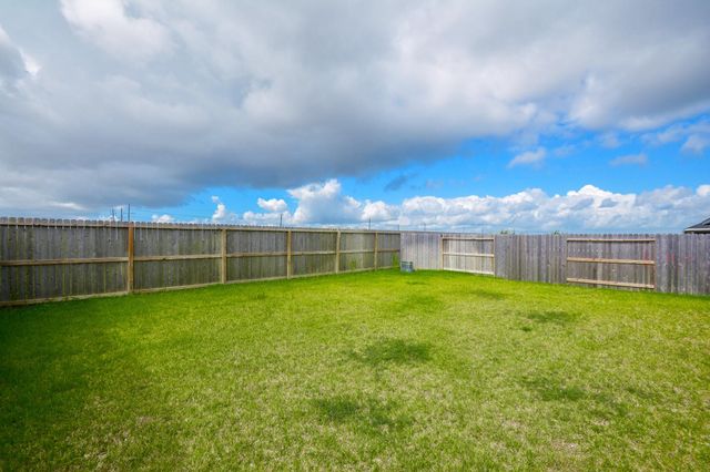 1035 Vista Pointe Drive, Fresno, TX 77545
