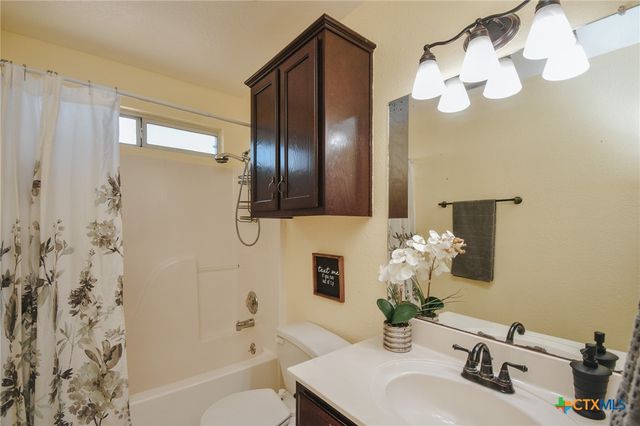 515 Bridle Lane, Victoria, TX 77904