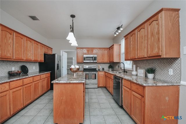 515 Bridle Lane, Victoria, TX 77904