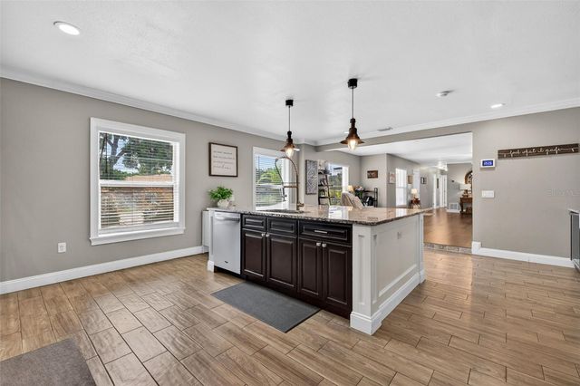 712 S OAKWOOD AVENUE, Brandon, FL 33511