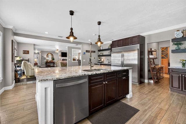 712 S OAKWOOD AVENUE, Brandon, FL 33511
