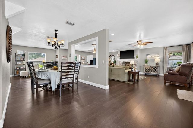 712 S OAKWOOD AVENUE, Brandon, FL 33511