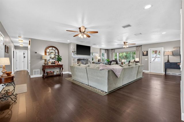 712 S OAKWOOD AVENUE, Brandon, FL 33511