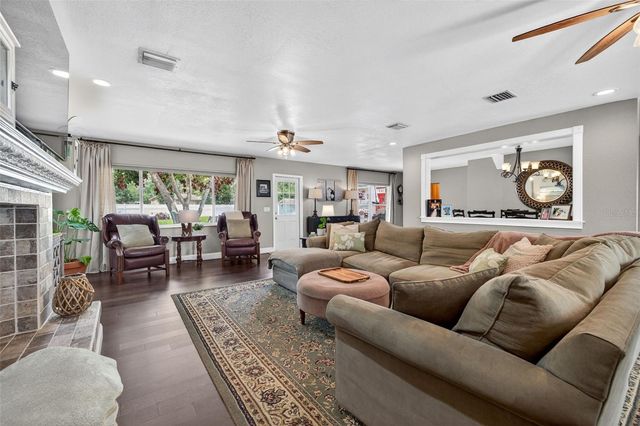 712 S OAKWOOD AVENUE, Brandon, FL 33511