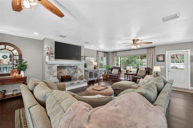 712 S OAKWOOD AVENUE, Brandon, FL 33511