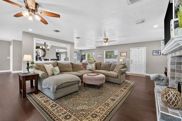 712 S OAKWOOD AVENUE, Brandon, FL 33511
