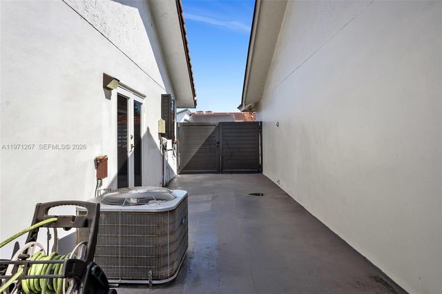 15962 SW 138th Ct, Miami, FL 33177