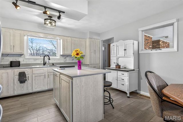 118 S Westwood Drive, Farmington, MO 63640