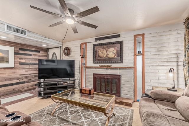 8010 E 18th Place, Tucson, AZ 85710