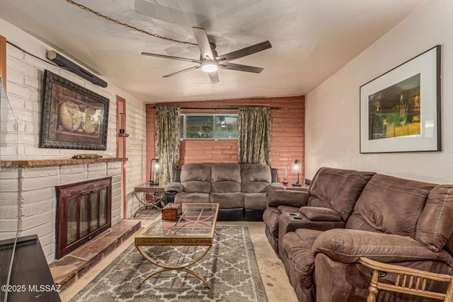 8010 E 18th Place, Tucson, AZ 85710