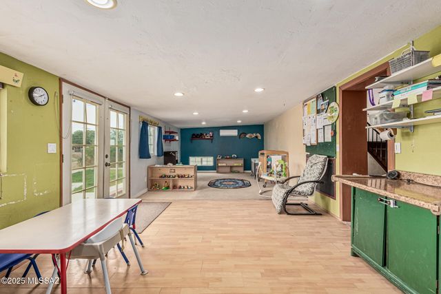 8010 E 18th Place, Tucson, AZ 85710