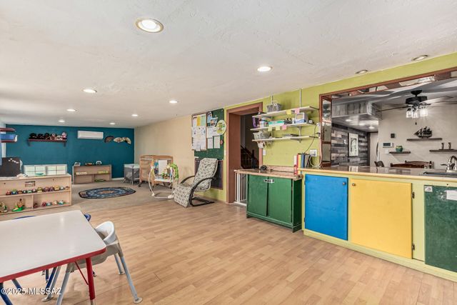 8010 E 18th Place, Tucson, AZ 85710