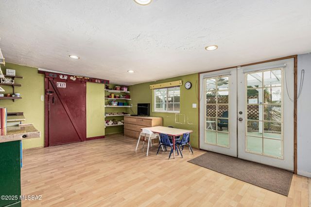 8010 E 18th Place, Tucson, AZ 85710