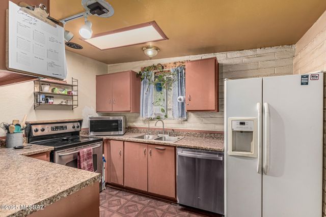 8010 E 18th Place, Tucson, AZ 85710