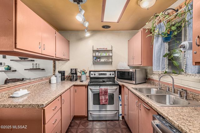 8010 E 18th Place, Tucson, AZ 85710