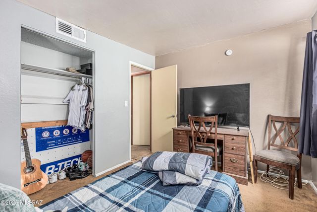 8010 E 18th Place, Tucson, AZ 85710