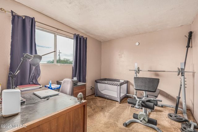 8010 E 18th Place, Tucson, AZ 85710