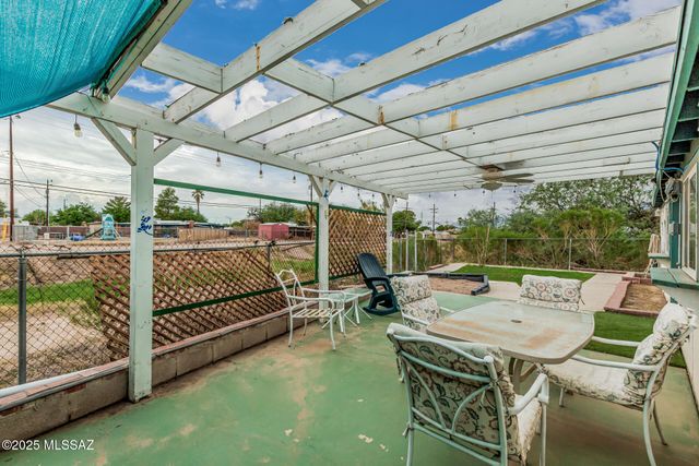 8010 E 18th Place, Tucson, AZ 85710