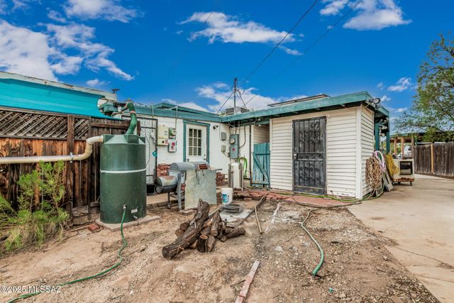 8010 E 18th Place, Tucson, AZ 85710