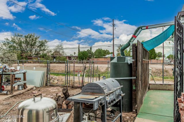 8010 E 18th Place, Tucson, AZ 85710