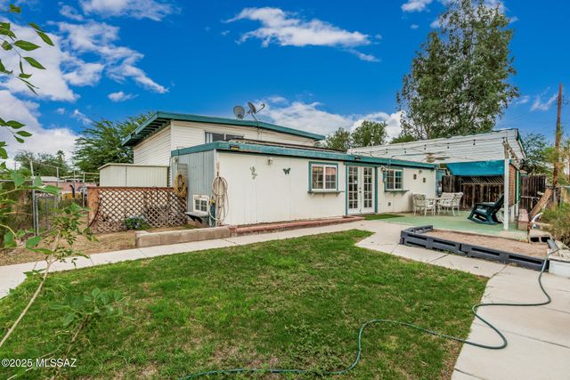 8010 E 18th Place, Tucson, AZ 85710